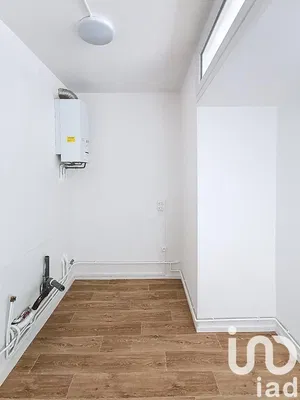 Küche; küchengeräte, holzboden, tageslicht, moderner stil