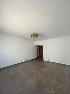 Living room; wood floor, natural light, modern style