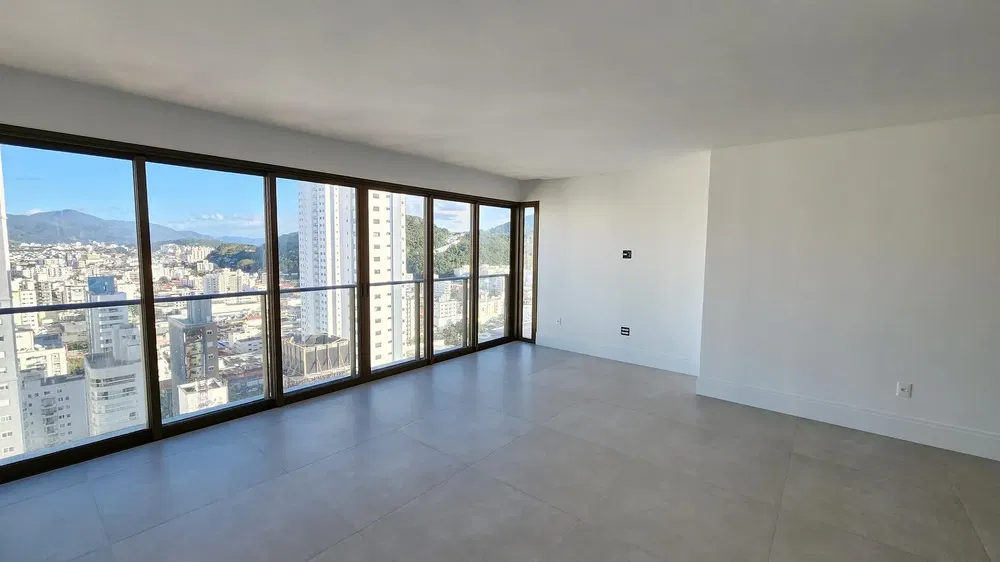 Küche; küchengeräte, holzboden, tageslicht, moderner stil