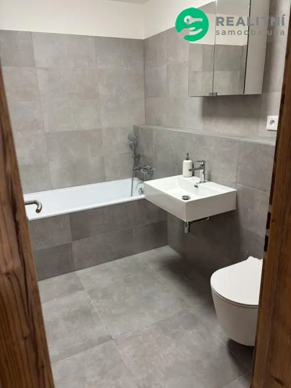 Küche; küchengeräte, holzboden, tageslicht, moderner stil