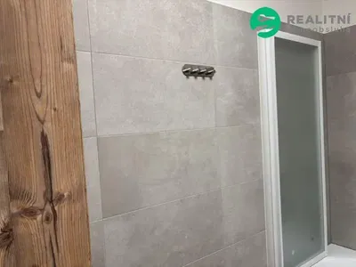 Küche; küchengeräte, holzboden, tageslicht, moderner stil