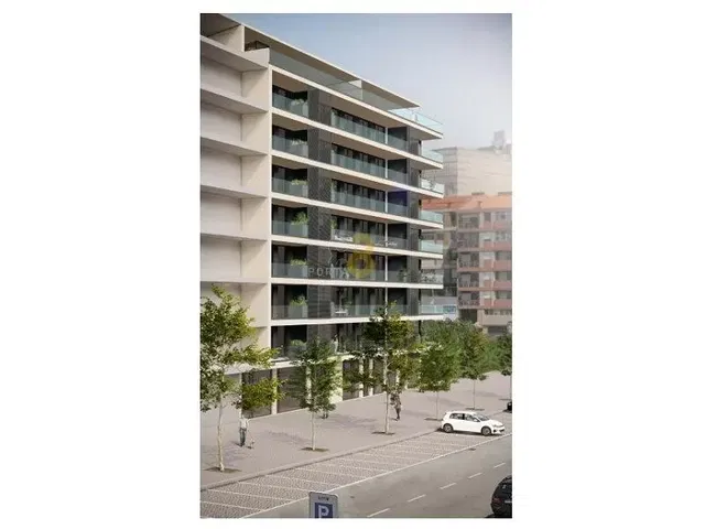 Κουζίνα; συσκευές κουζίνας, ξύλινο πάτωμα, φυσικό φως, μοντέρνο στυλ