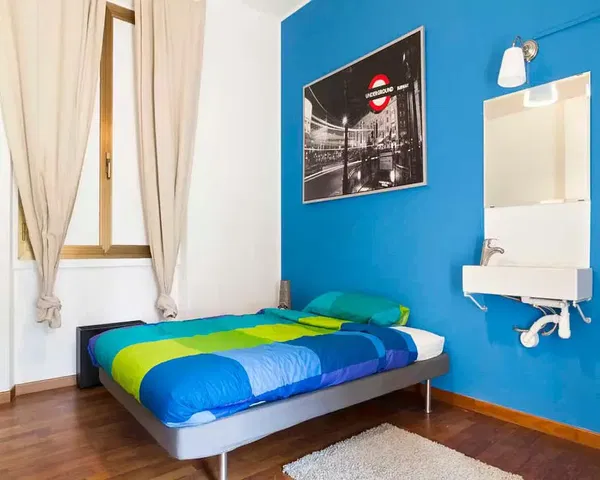 Cucina; elettrodomestici, pavimento in legno, luce naturale, stile moderno