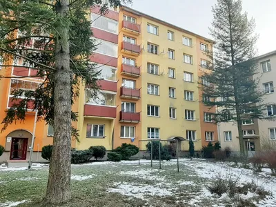 Wohnzimmer; holzboden, tageslicht, moderner stil