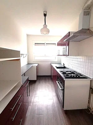 مطبخ; أجهزة المطبخ, أرضية خشبية, ضوء طبيعي, أسلوب عصري