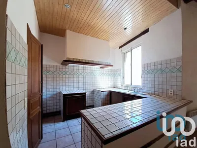 Кухиња; кухињски апарати, плочице, природно светло, модерни стил