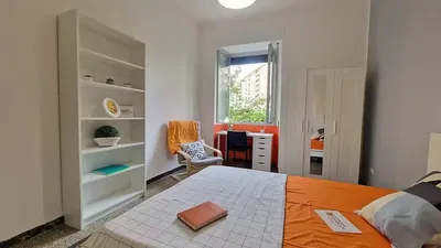 Cuisine; électroménager, parquet, lumière naturelle, style moderne