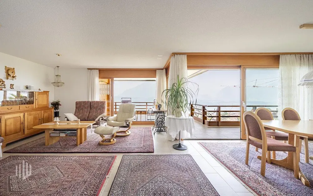 Cucina; elettrodomestici, pavimento in legno, luce naturale, stile moderno