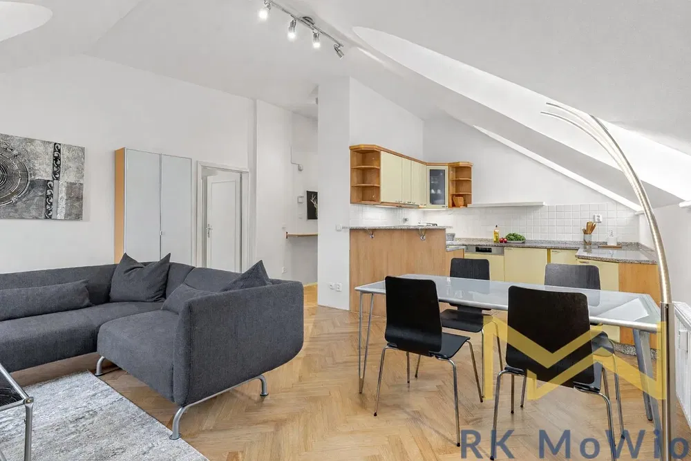 Living room; wood floor, natural light, modern style