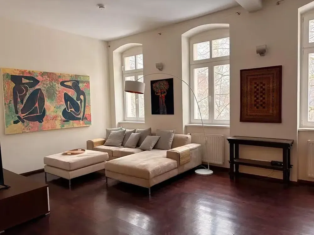 Küche; küchengeräte, holzboden, tageslicht, moderner stil