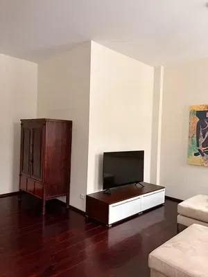 Küche; küchengeräte, holzboden, tageslicht, moderner stil