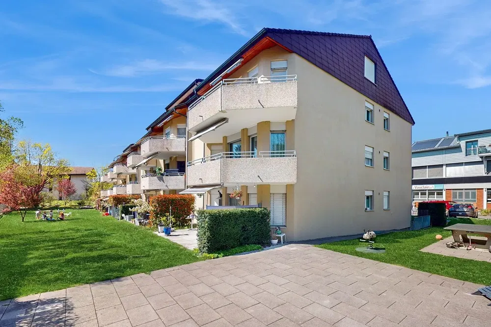 Küche; küchengeräte, holzboden, tageslicht, moderner stil