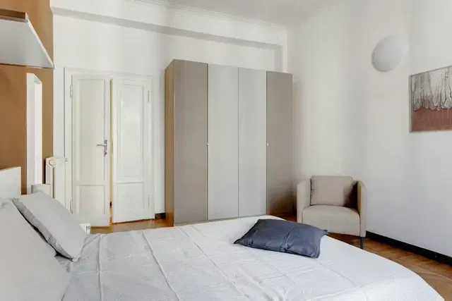 Cuisine; électroménager, parquet, lumière naturelle, style moderne