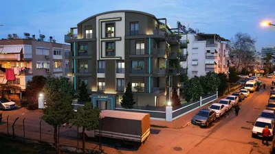 Κουζίνα; συσκευές κουζίνας, ξύλινο πάτωμα, φυσικό φως, μοντέρνο στυλ