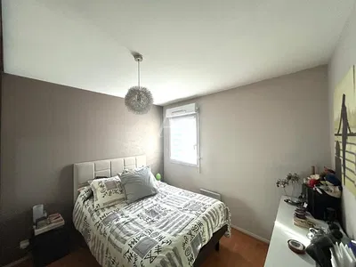 Küche; küchengeräte, holzboden, tageslicht, moderner stil