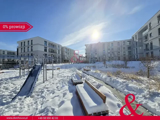 Kuchnia; sprzęt kuchenny, podłoga drewniana, światło dzienne, styl nowoczesny