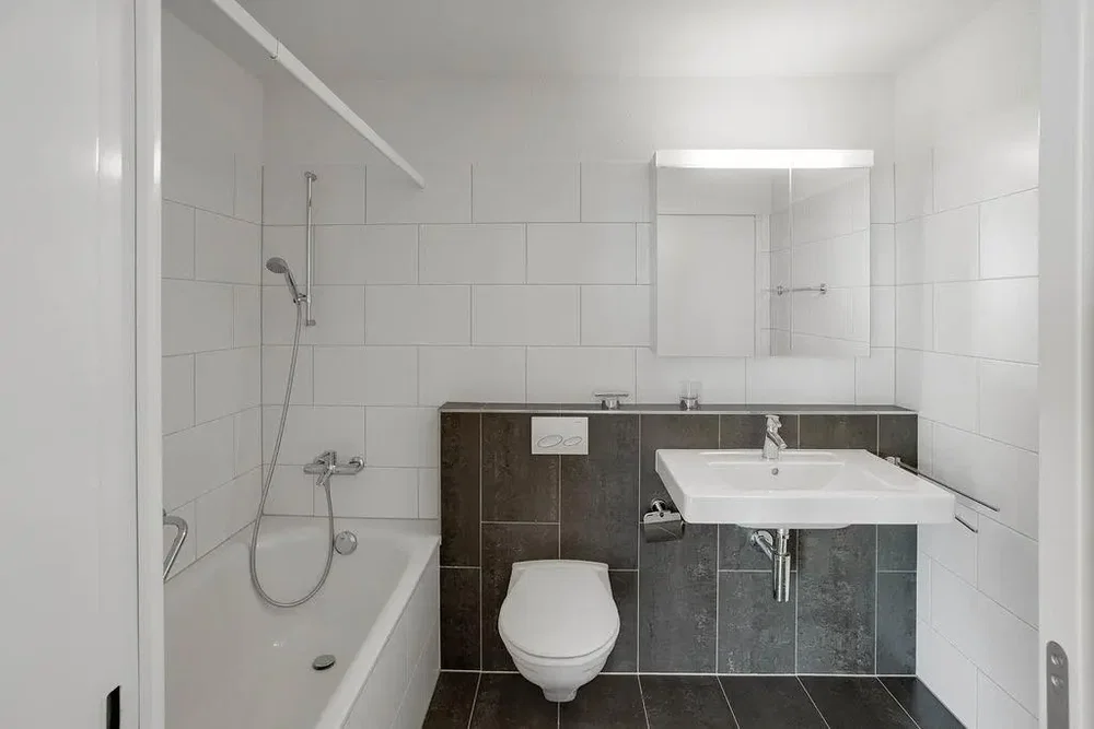 Küche; küchengeräte, holzboden, tageslicht, moderner stil