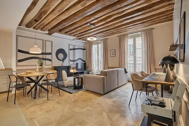 Cocina; electrodomésticos, suelo de madera, luz natural, estilo moderno