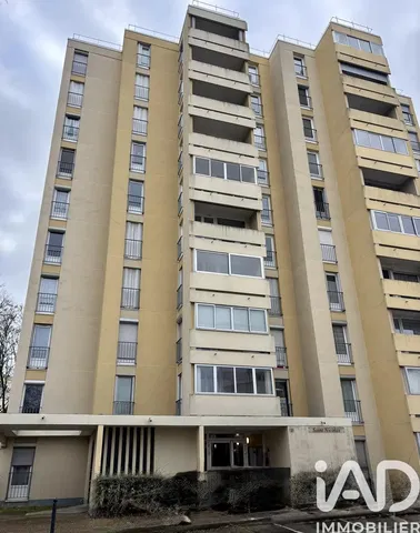 Cocina; electrodomésticos, suelo de madera, luz natural, estilo moderno