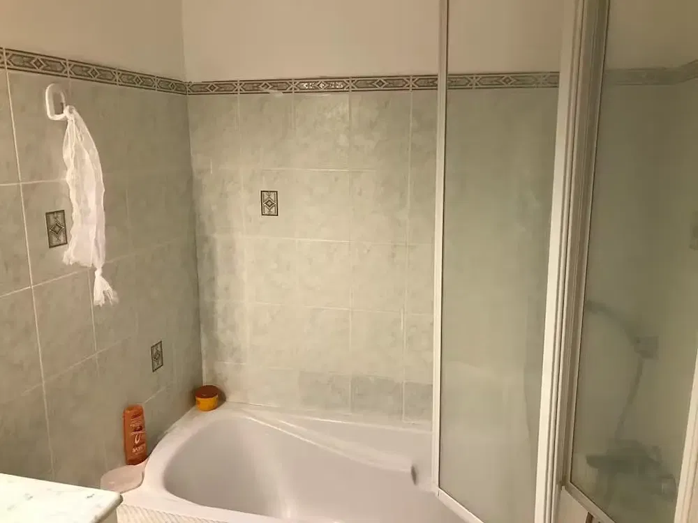 Dnevna soba; drveni pod, prirodno svjetlo, moderni stil