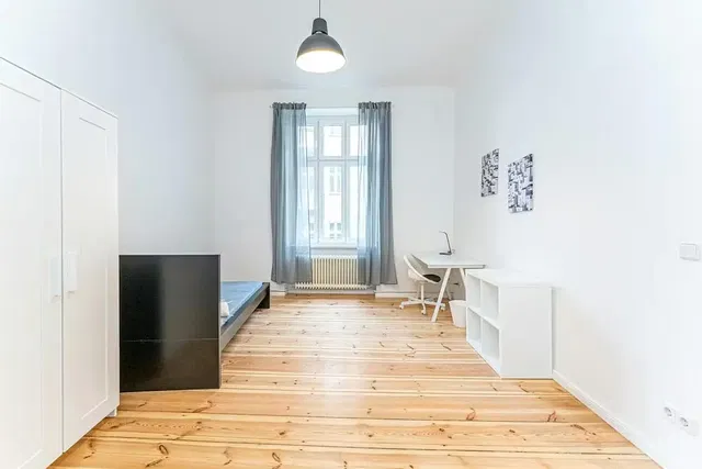 Wohnzimmer; holzboden, tageslicht, moderner stil