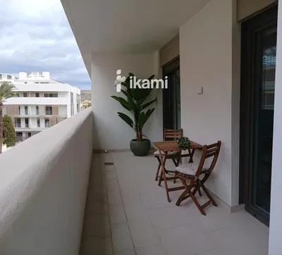 مطبخ; أجهزة المطبخ, أرضية خشبية, ضوء طبيعي, أسلوب عصري