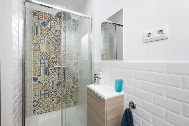 Dnevni boravak; drveni pod, prirodna svjetlost, moderan stil