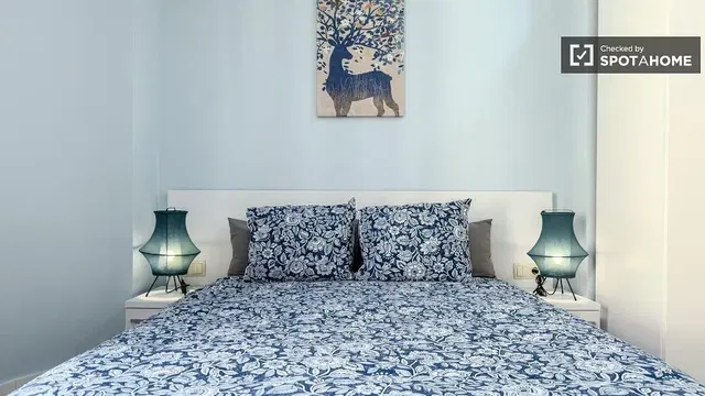 Cuisine; électroménager, parquet, lumière naturelle, style moderne