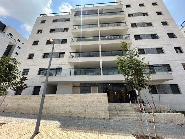 Cuisine; électroménager, parquet, lumière naturelle, style moderne