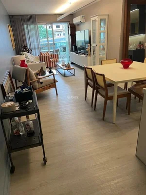 Cuisine; électroménager, parquet, lumière naturelle, style moderne