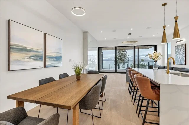 Living room; wood floor, natural light, modern style