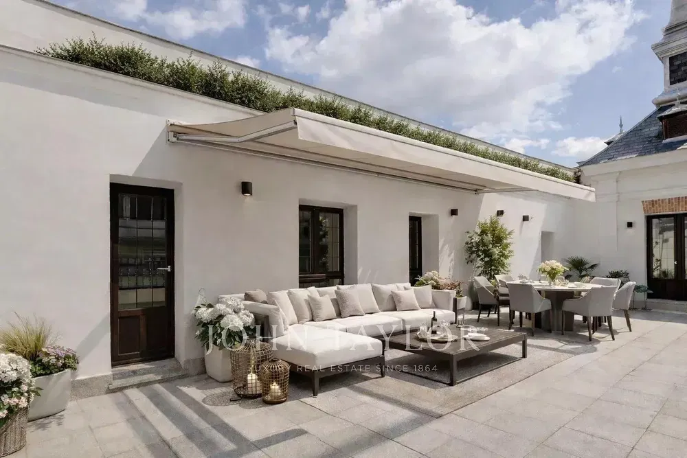 Küche; küchengeräte, holzboden, tageslicht, moderner stil