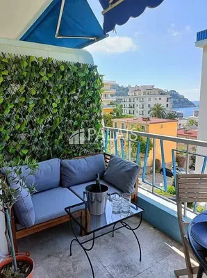 Küche; küchengeräte, holzboden, tageslicht, moderner stil