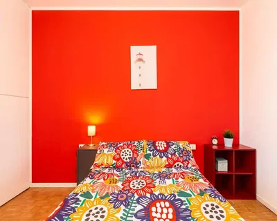 Küche; küchengeräte, holzboden, tageslicht, moderner stil