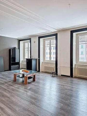 Küche; küchengeräte, holzboden, tageslicht, moderner stil