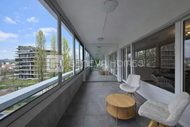 Küche; küchengeräte, holzboden, tageslicht, moderner stil