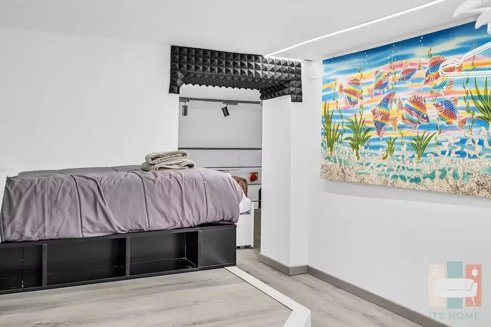 Küche; küchengeräte, holzboden, tageslicht, moderner stil