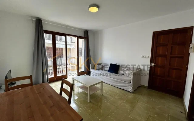 Cocina; electrodomésticos, suelo de madera, luz natural, estilo moderno