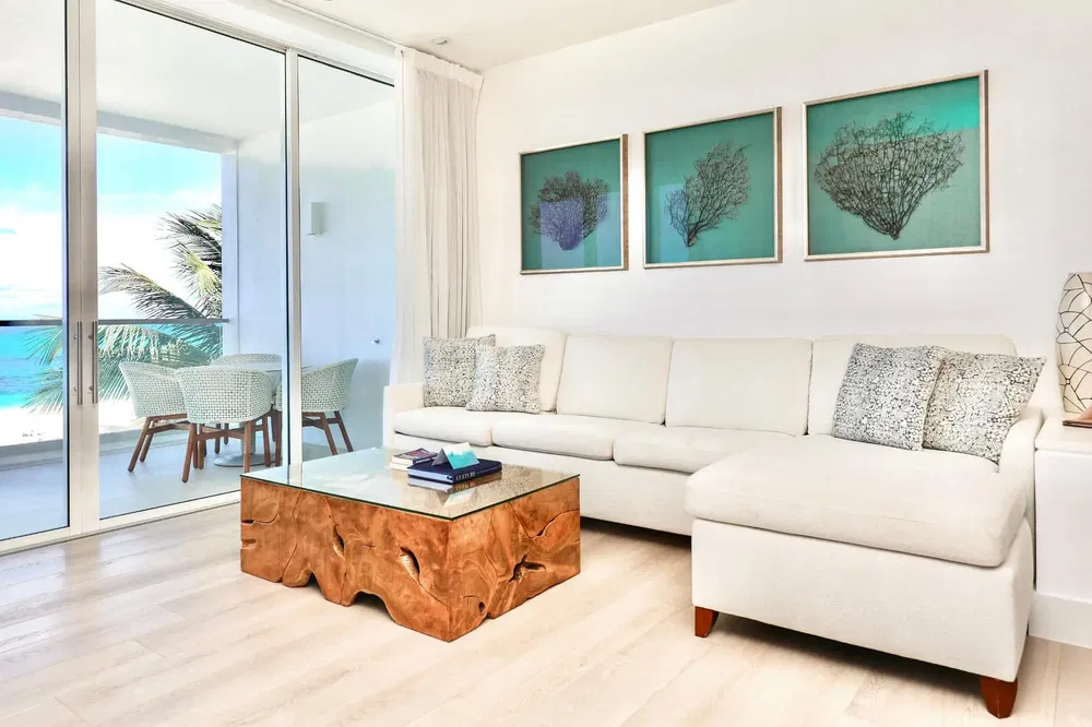 Cuisine; électroménager, parquet, lumière naturelle, style moderne