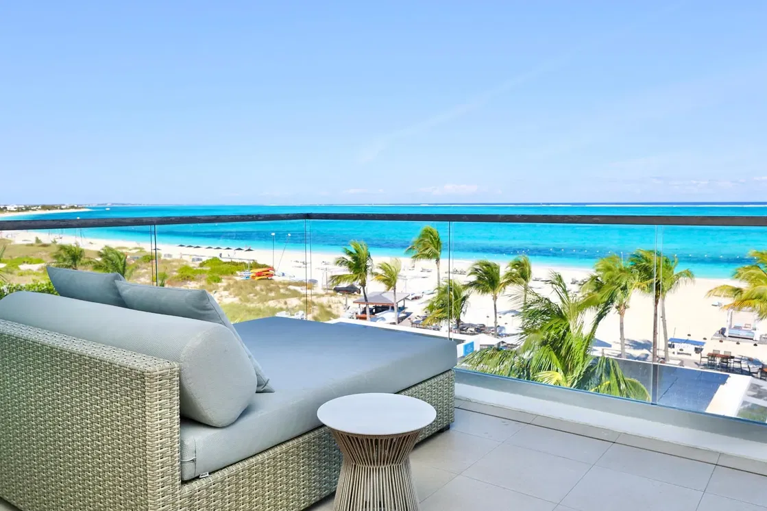 Cuisine; électroménager, parquet, lumière naturelle, style moderne