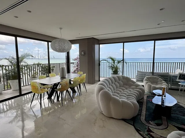 مطبخ; أجهزة المطبخ, أرضية خشبية, ضوء طبيعي, أسلوب عصري