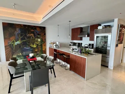 مطبخ; أجهزة المطبخ, أرضية خشبية, ضوء طبيعي, أسلوب عصري