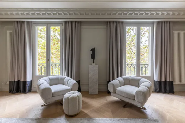 Living room; wood floor, natural light, modern style