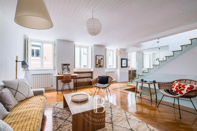 Küche; küchengeräte, holzboden, tageslicht, moderner stil