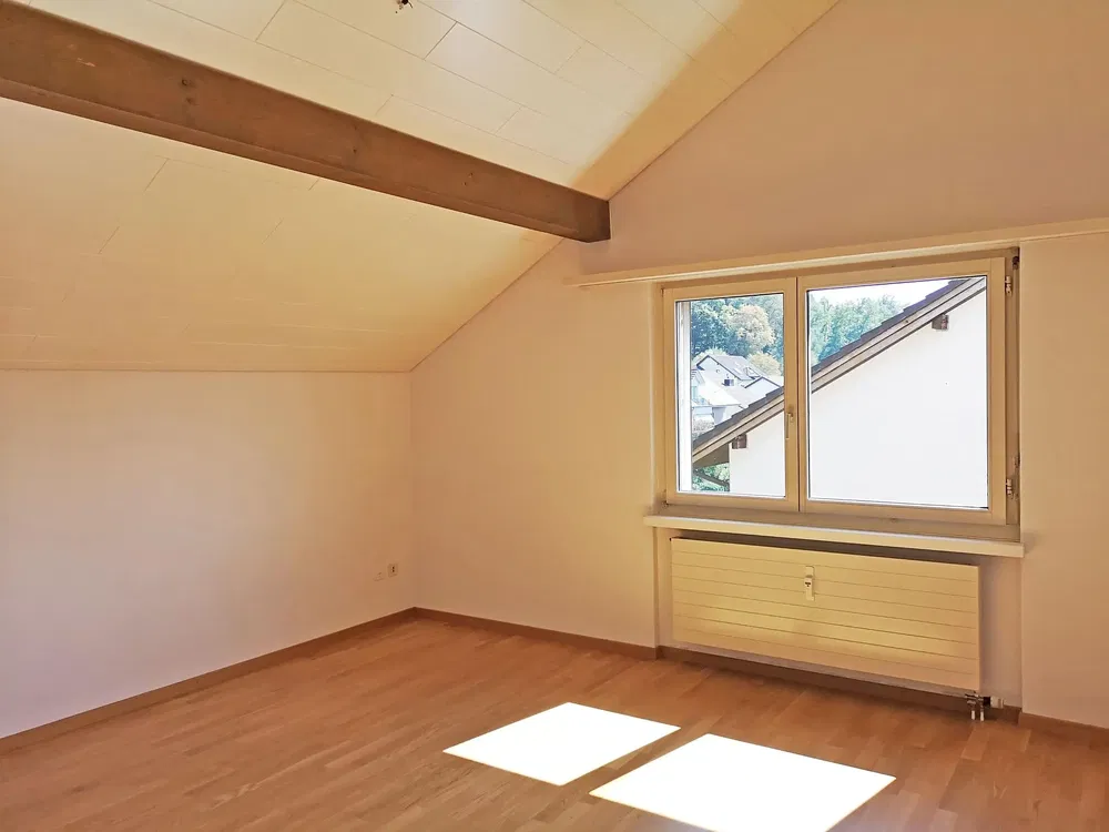 Wohnzimmer; holzboden, tageslicht, moderner stil