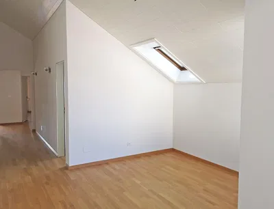 مطبخ; أجهزة المطبخ, أرضية خشبية, ضوء طبيعي, أسلوب عصري