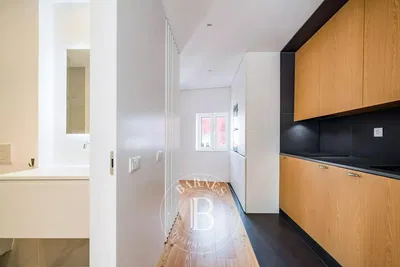 Küche; küchengeräte, holzboden, tageslicht, moderner stil