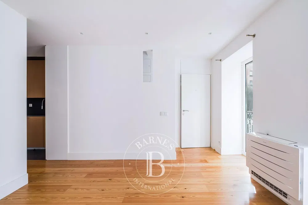 Küche; küchengeräte, holzboden, tageslicht, moderner stil