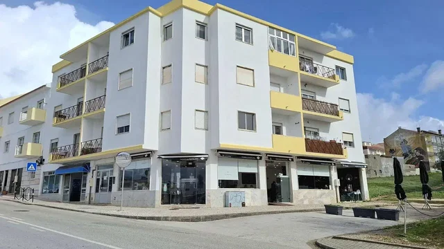 Kuchnia; sprzęt kuchenny, podłoga drewniana, światło dzienne, styl nowoczesny