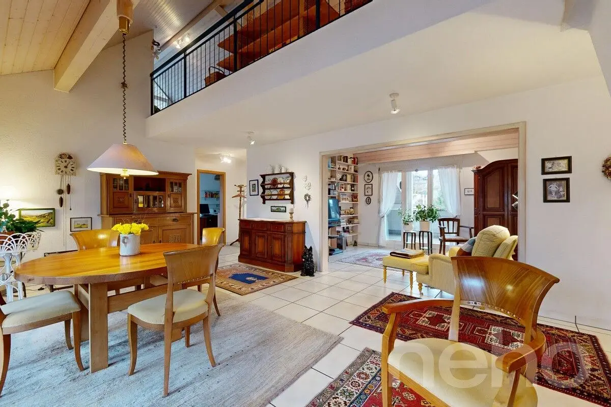 Küche; küchengeräte, holzboden, tageslicht, moderner stil